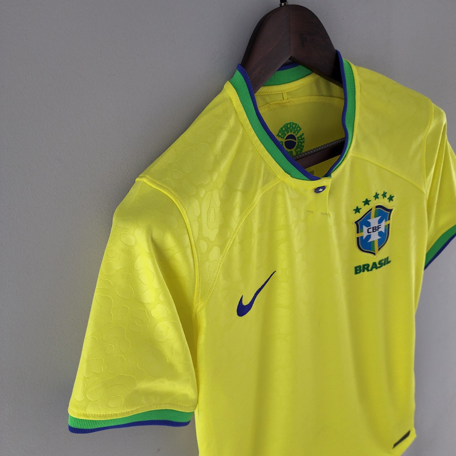 Camisa Seleção Brasileira Amarela (Copa do Mundo) 2022/2023 – Feminina  (Pronta Entrega) – Tamanho M – KS Sports – Camisas de Times e Seleções