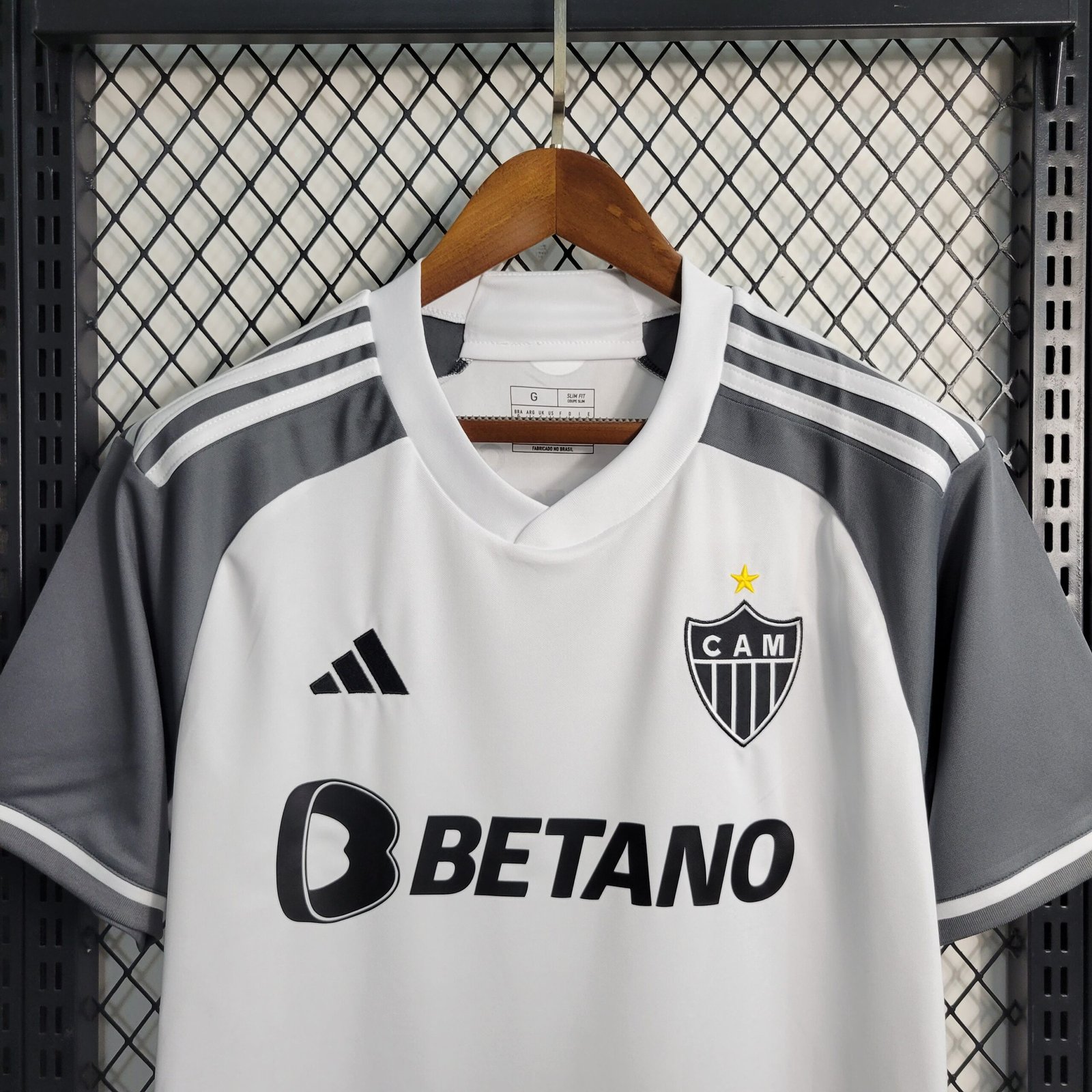 Camisa branca do Atlético Mineiro 2023-2024 tem imagem vazada