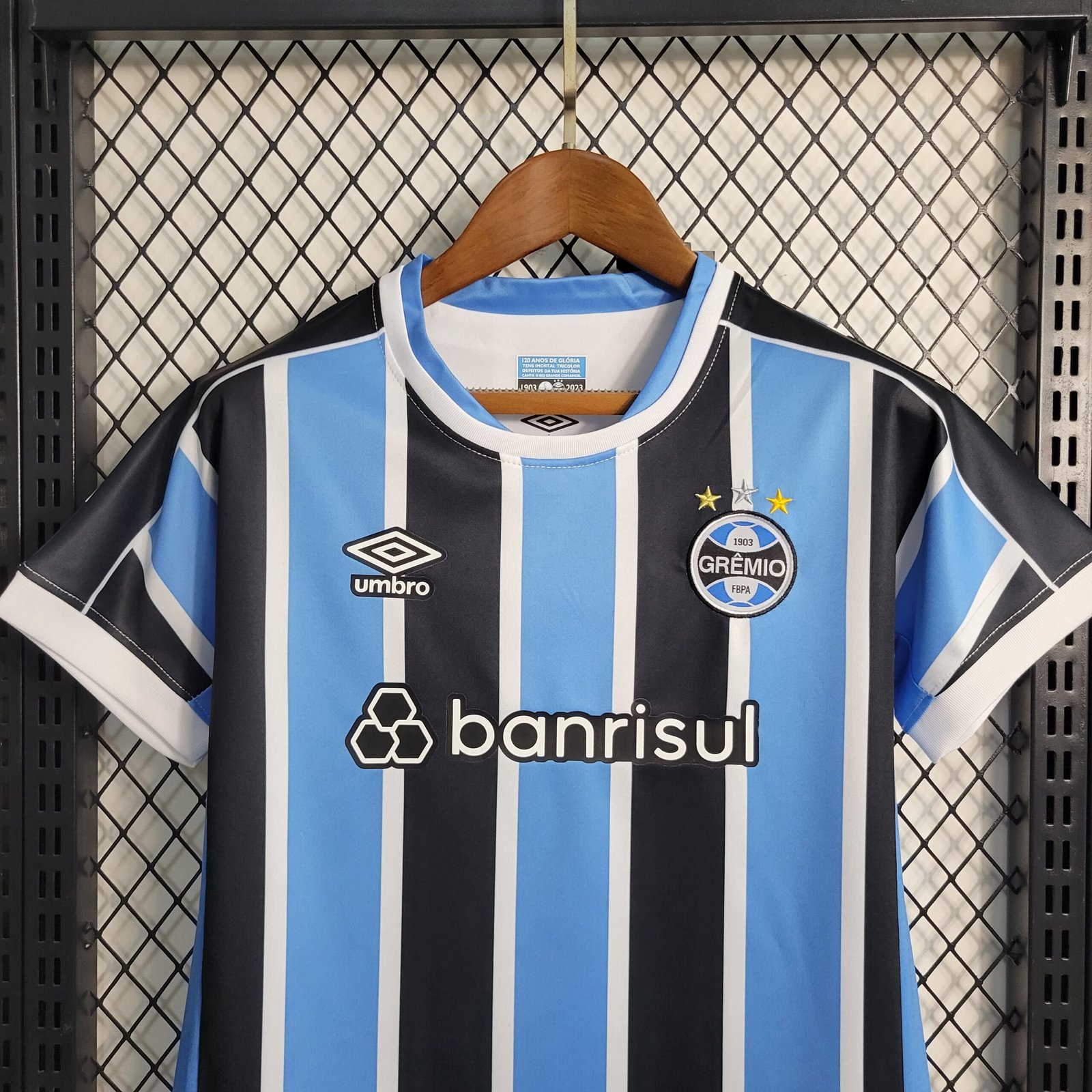 Kit de Uniforme de Futebol Infantil do Sport Club do Recife I 21 com Camisa  e Calção Umbro em Promoção