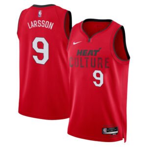 Regata NBA Miami Heat City Edition Swingman Pelle Larsson 9 - Vermelha
