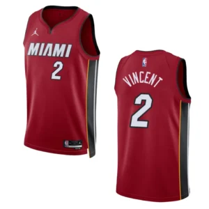 Regata NBA Miami Heat Statement Edition Swingman 2022/23 Gabe Vincent 2 - Vermelha