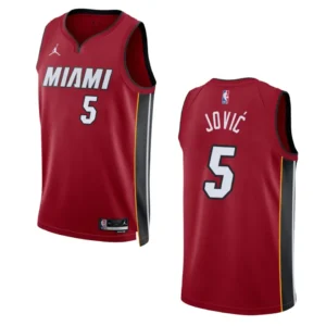 Regata NBA Miami Heat Statement Edition Swingman 2022/23 Nikola Jovic 5 - Vermelha